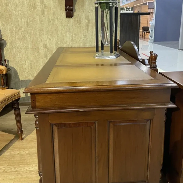 Стол письменный с коричневой кожей 155 см  МИГ222 DOCA155-M купить в интернет магазине Мебель из массива. Звоните +7 495 961-63-63 Мебель Индонезии